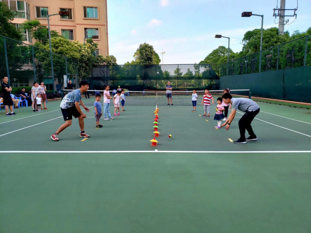 定制西餐高端女装图片_高端女西服定制_高端西餐女装定制